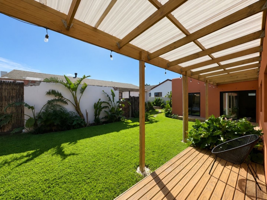 To Let 1 Bedroom Property for Rent in Bloubergrant Western Cape